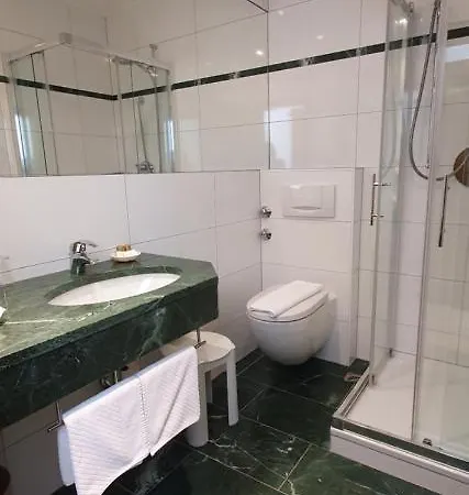 Schoen 3* רודסהיים אם ריין