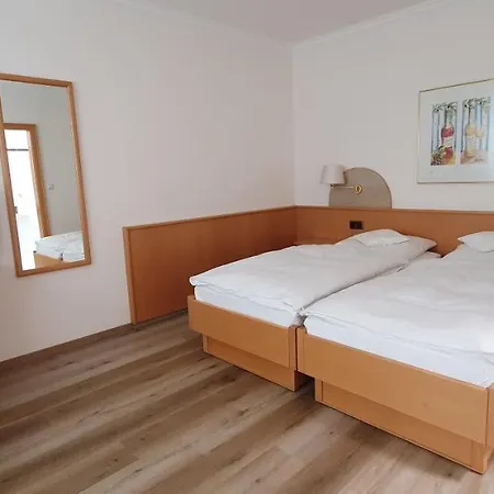 Schoen Am Rhein Hotel