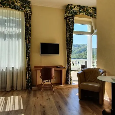Hotel Schoen Am Rhein