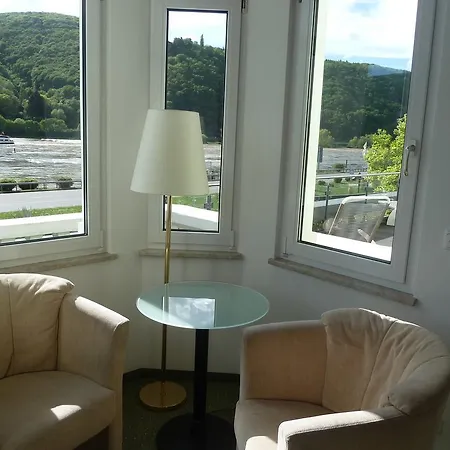 Hotel Schoen Am Rhein